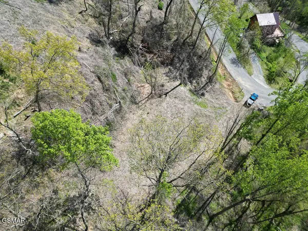 837 Clabo Loop, Gatlinburg, TN 37738