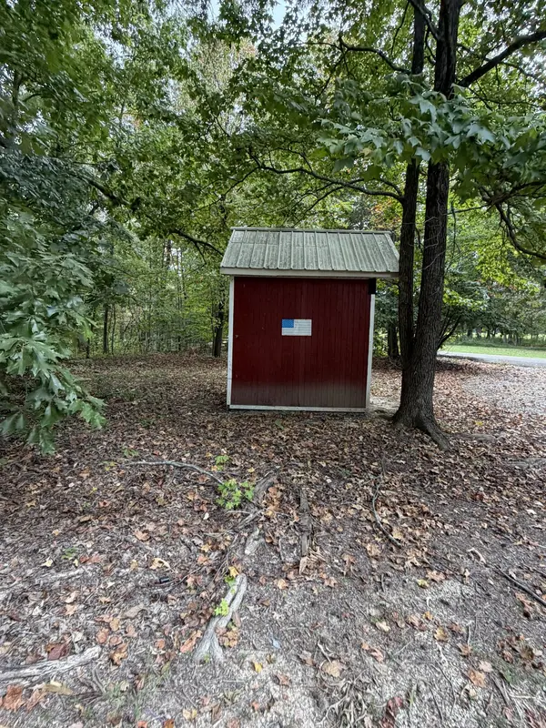 397 Buck Perry Rd, Bethpage, TN 37022
