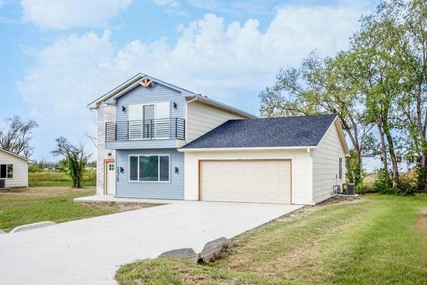 275 S ArborValley, Valley Center, KS 67147