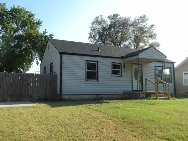 131 Stanley Dr, Arkansas City, KS 67005