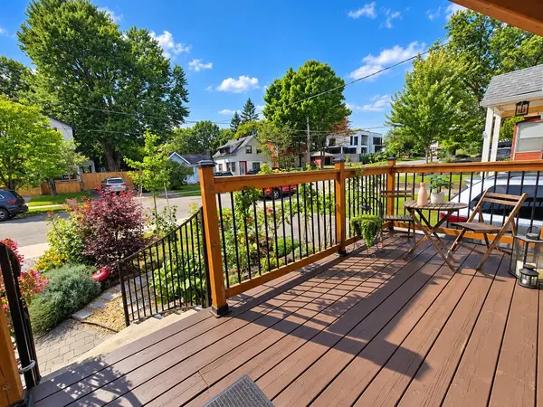 21 Mcintosh AVE, Toronto W07, ON M8Y 3E1