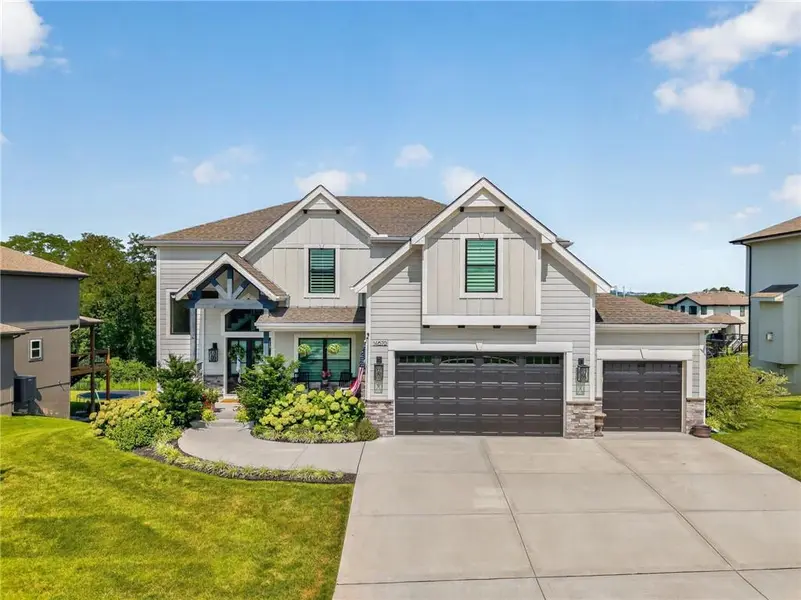 14670 Thousand Oaks PL, Parkville, MO 64152