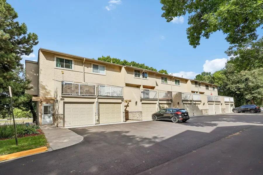 4082 Meadowlark LN, Eagan, MN 55122