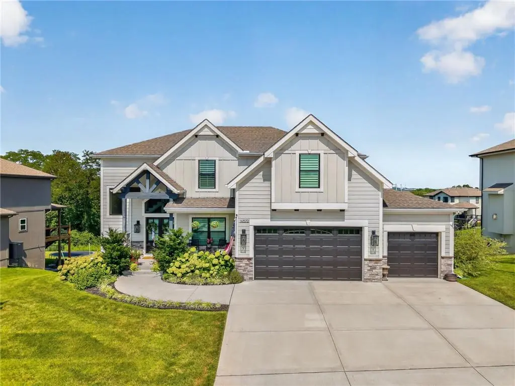 14670 Thousand Oaks PL, Parkville, MO 64152