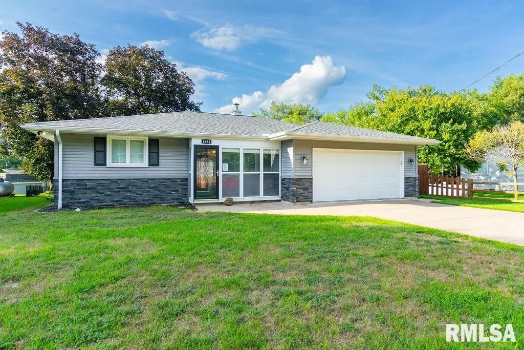 6884 BASS RD, Manito, IL 61546
