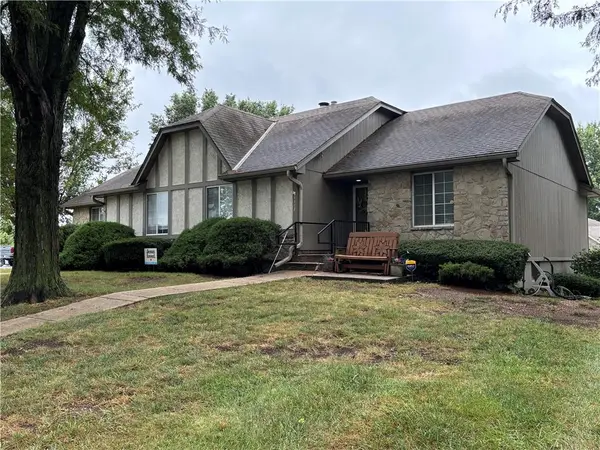 1113 NW 12th ST, Blue Springs, MO 64015