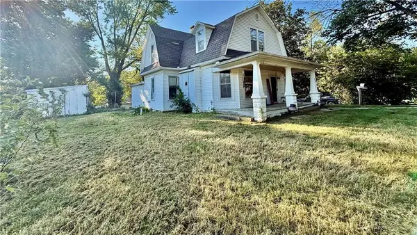 700 West ST, Sweet Springs, MO 65351