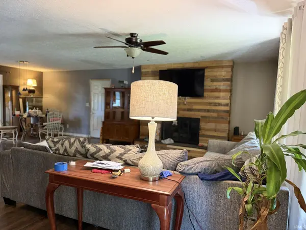 2006 E Wade RD, Warsaw, IN 46580