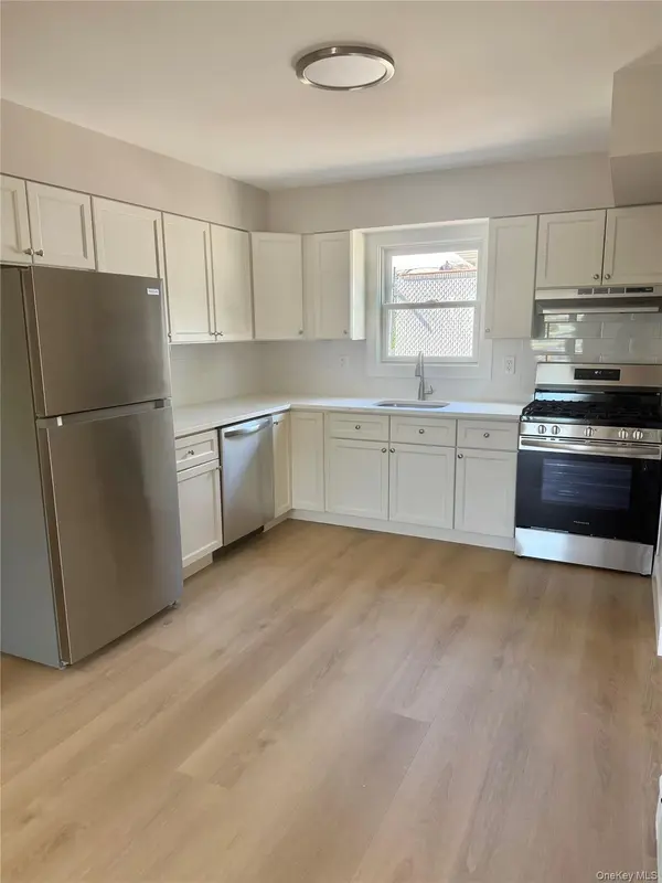 90 Madison AVE, Westbury, NY 11590