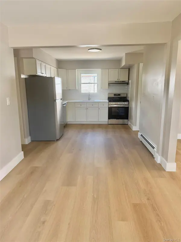 90 Madison AVE, Westbury, NY 11590