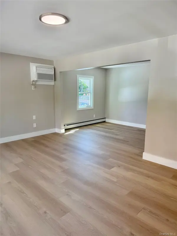 90 Madison AVE, Westbury, NY 11590