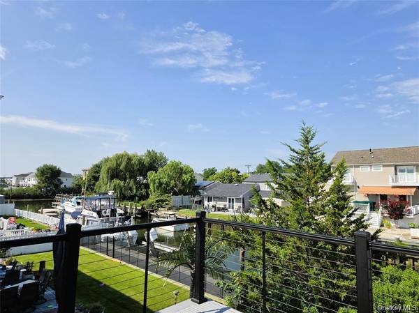 2706 Peconic, Seaford, NY 11783