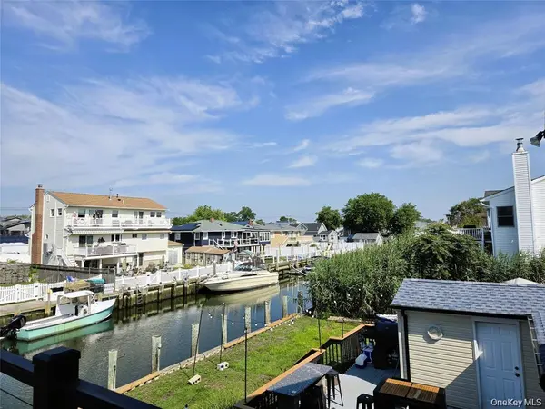 2706 Peconic, Seaford, NY 11783