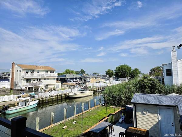 2706 Peconic, Seaford, NY 11783