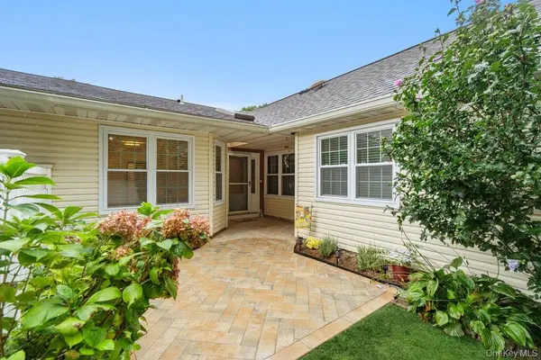 21 Revere DR, Sayville, NY 11782
