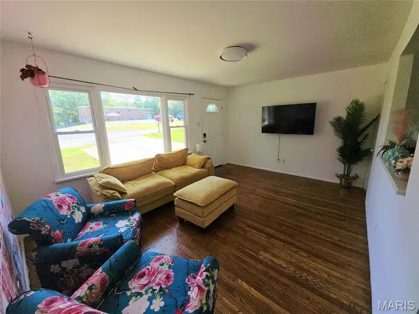 5 Delord AVE, Maryland Heights, MO 63043