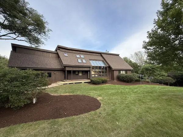518 High Meadow DR, Bull Valley, IL 60098