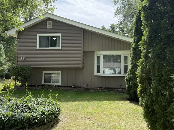 29W313 Ray AVE, West Chicago, IL 60185
