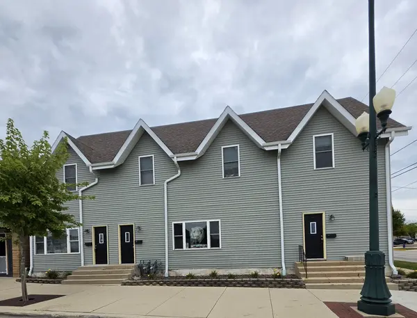 132 S California ST #132, Sycamore, IL 60178