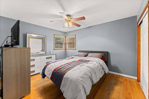 913 E 162nd PL, South Holland, IL 60473