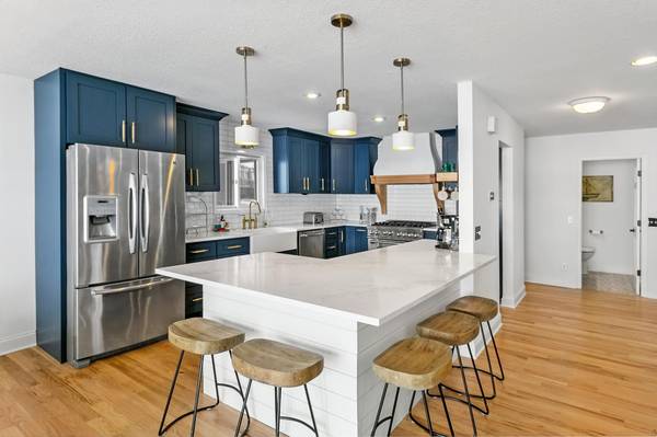 1900 Shorewood LN, Mound, MN 55364