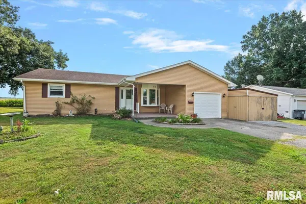 402 S Curtiss ST, Waverly, IL 62692