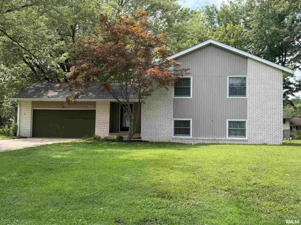 318 MEADOW DR, Macomb, IL 61455
