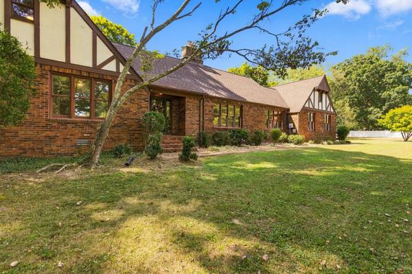 904 Westside Dr, Tullahoma, TN 37388