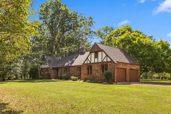 904 Westside Dr, Tullahoma, TN 37388