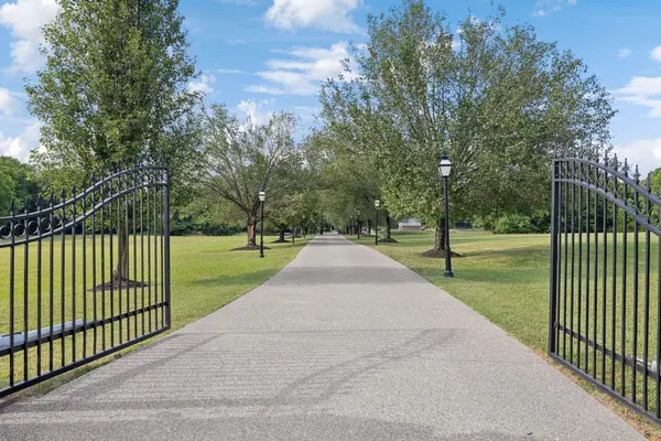 1435 Stewarts Ferry Pike, Hermitage, TN 37076