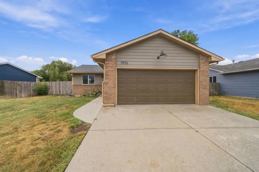 1926 N McRae Dr, Goddard, KS 67052
