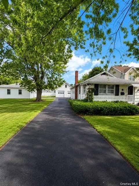 39 Cleveland ST, Patchogue, NY 11772