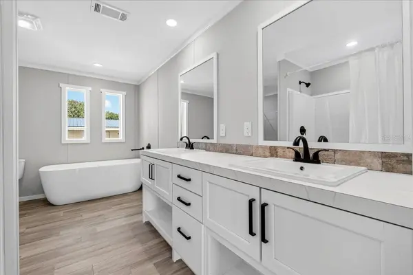 2207 HIALEAH AVE, Leesburg, FL 34748