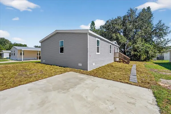 2207 HIALEAH AVE, Leesburg, FL 34748