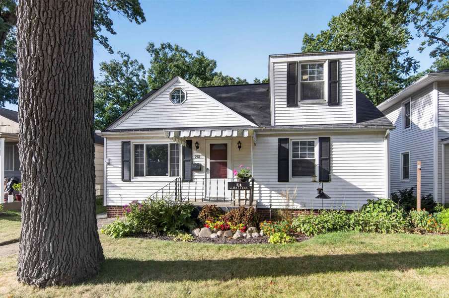 918 W Battell ST, Mishawaka, IN 46544-5952