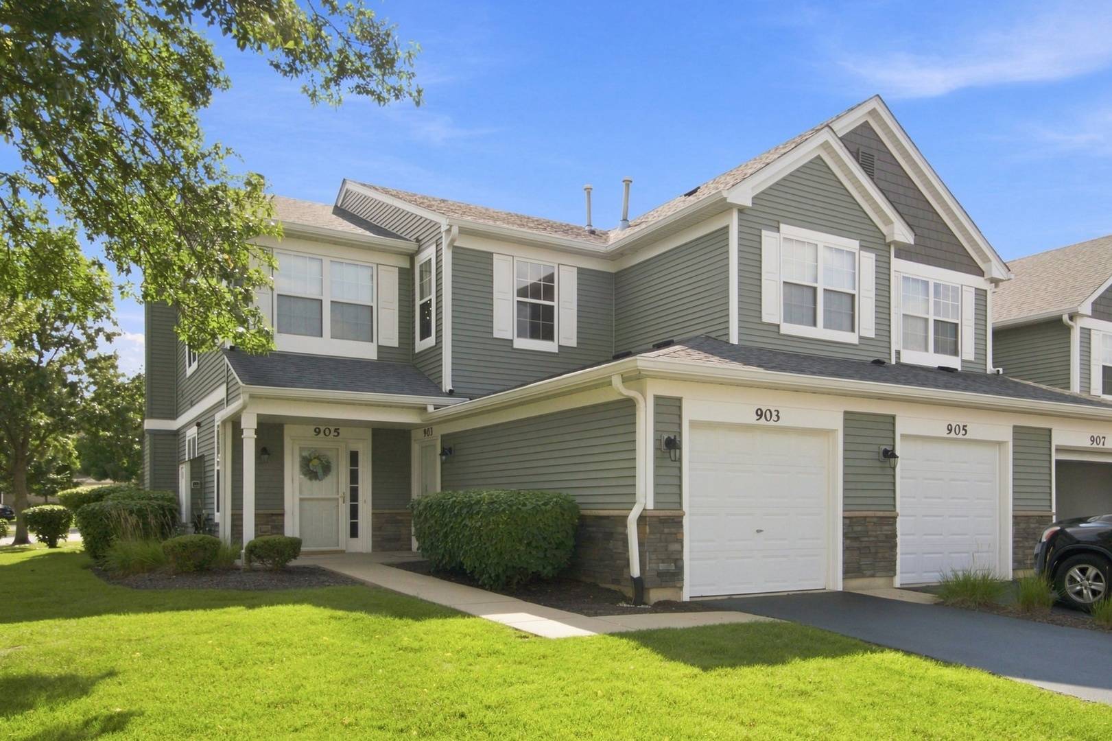 903 Genesee DR, Naperville, IL 60563