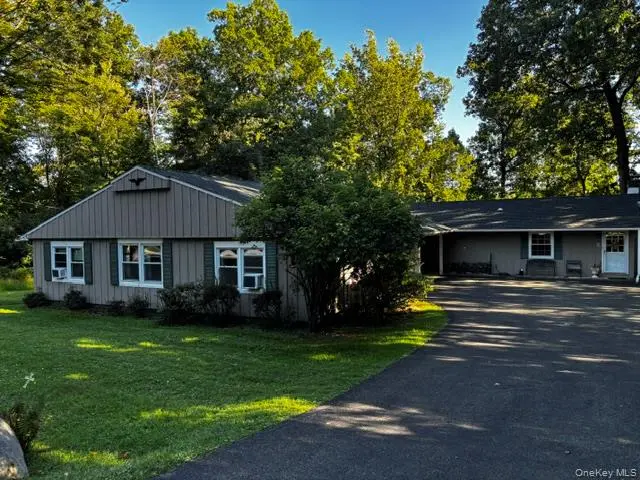 110-112 S Jacqueline ST, New Windsor, NY 12553