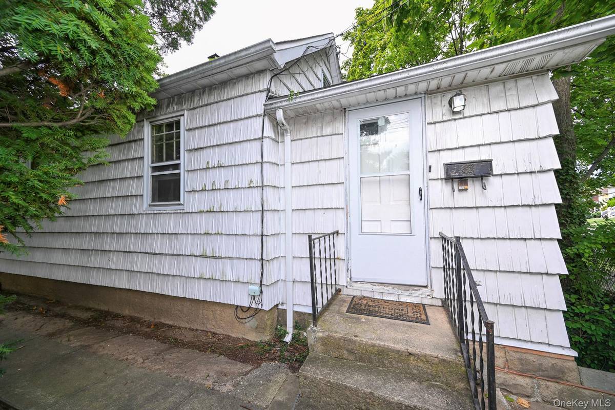 41 Porter ST, Elmont, NY 11003