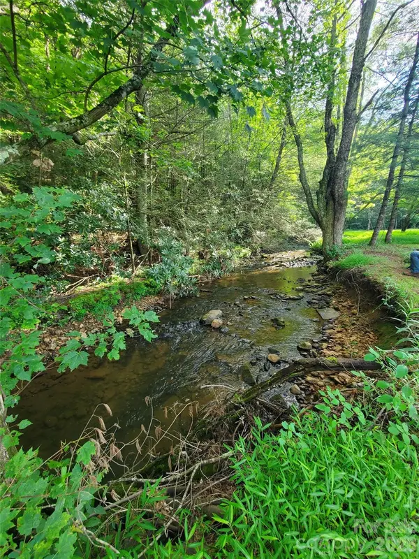 000 Nettle Knob RD, West Jefferson, NC 28694