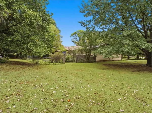 1411 Wagon Wheel RD, Lawrence, KS 66049