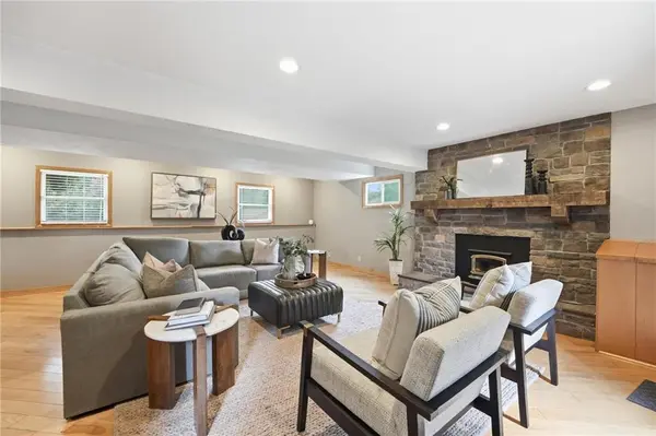 8133 W 93rd ST, Overland Park, KS 66212