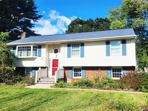 102 Meadow LN, Lagrangeville, NY 12603