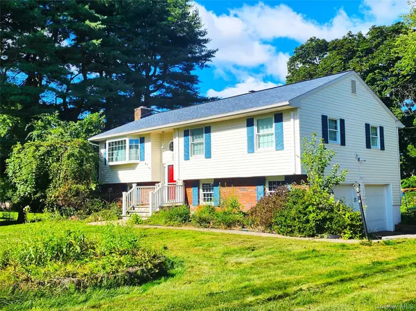 102 Meadow LN, Lagrangeville, NY 12603