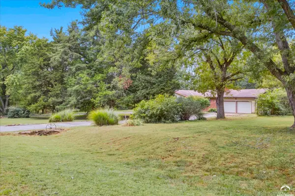 1411 Wagon Wheel RD, Lawrence, KS 66049