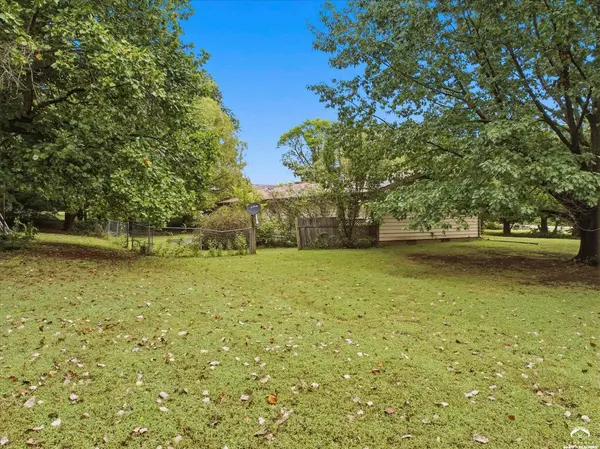 1411 Wagon Wheel RD, Lawrence, KS 66049