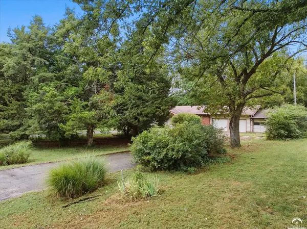 1411 Wagon Wheel RD, Lawrence, KS 66049