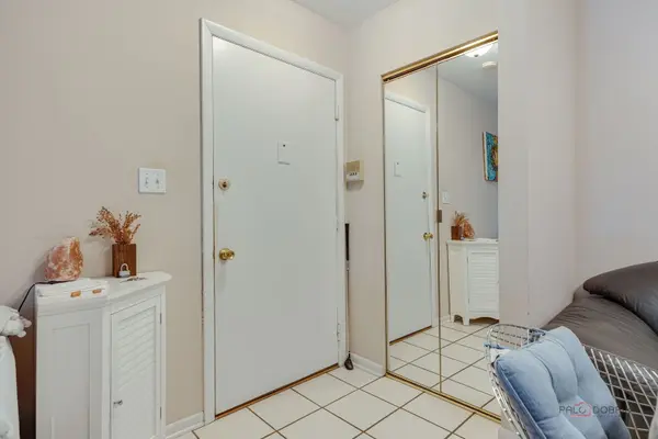 1531 N Windsor DR #109, Arlington Heights, IL 60004