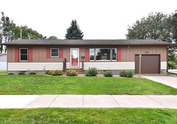 109 12th ST NW, Faribault, MN 55021