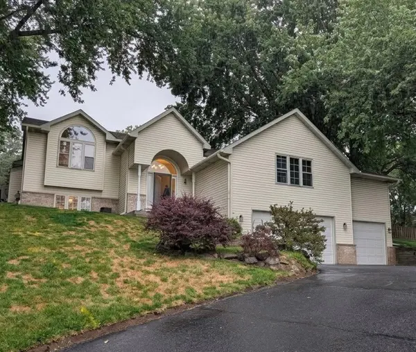 2975 Egan AVE, Eagan, MN 55121