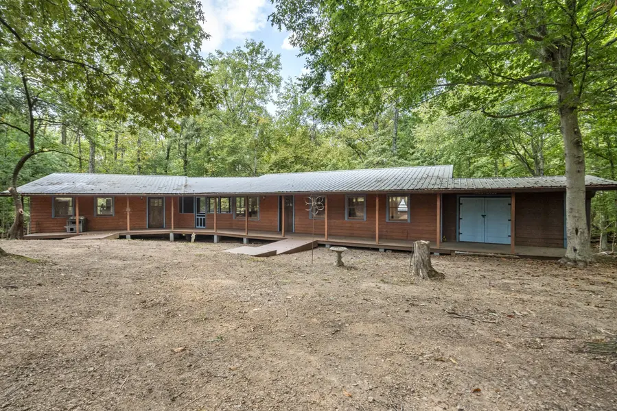 1035 Riverview Rd, Centerville, TN 37033